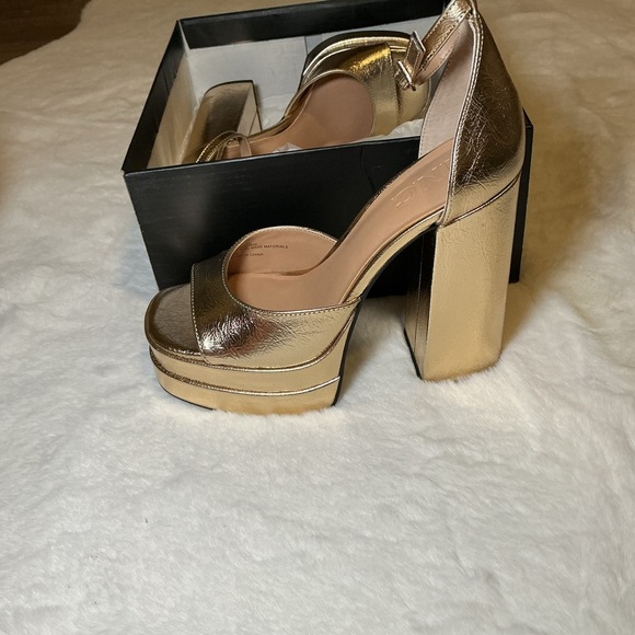 INC International Concepts Gold Platform Heels - Picture 2 of 5